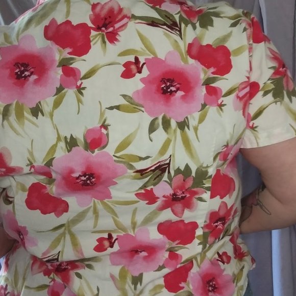 ERIKA PLUS FLORAL HAWAIIAN TROPICAL FUN PARTY PINK - Picture 2 of 7